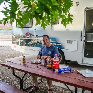 Abendessen auf dem Campingplatz Abendessen auf dem Campingplatz