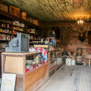 Ein alter Kaufladen in der Old Trail Town in Cody Ein alter Kaufladen in der Old Trail Town in Cody