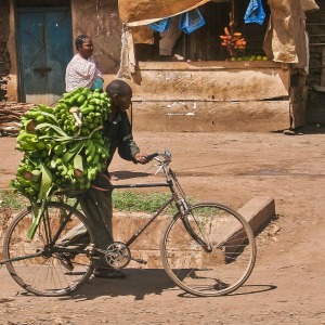 Straßenszene auf dem Weg zum Ngorongoro Krater Straßenszene auf dem Weg zum Ngorongoro Krater