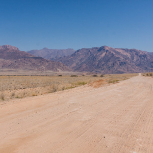 Schotterpiste Richtung Brandberg Schotterpiste Richtung Brandberg