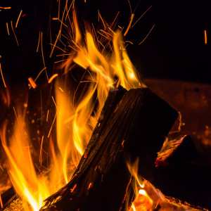 Gemütliches Feuer zum Tagesausklang Gemütliches Feuer zum Tagesausklang