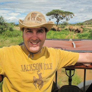 Franky schaut durch die Dachluke