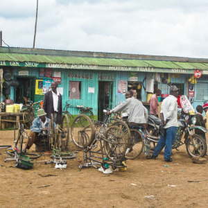 Straßenszene auf dem Weg zum Lake Nakuru Straßenszene auf dem Weg zum Lake Nakuru