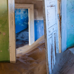Kolmanskop - Du kriegst die Tür nicht zu