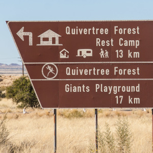 Eingangsschild zum Camp