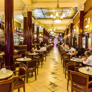 Im urigen Café Tortoni Im urigen Café Tortoni