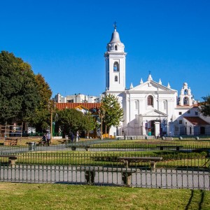 Am Eingang des Friedhofs