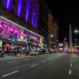Abends auf der Avenida Corrientes