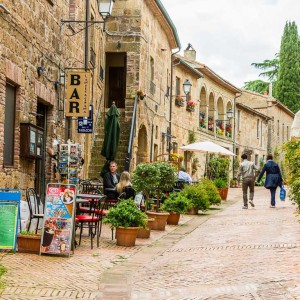 in den Gassen von Sovana in den Gassen von Sovana