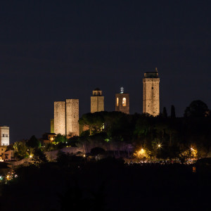 Blick auf die nächtliche Skyline