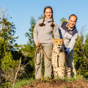 Wir zwei mit Duma auf dem Erdhügel Wir zwei mit Duma auf dem Erdhügel