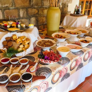 Frühstücksbuffet im Naries Namaqualand Retreat Frühstücksbuffet im Naries Namaqualand Retreat