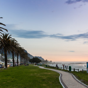Abendstimmung an der Promenade von Camps Bay Abendstimmung an der Promenade von Camps Bay