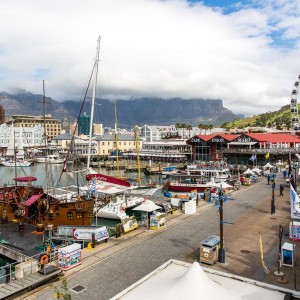 Blick über die Waterfront und den Tafelberg Blick über die Waterfront und den Tafelberg