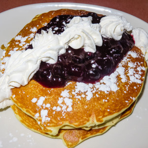 Pancakes mit Blaubeeren Pancakes mit Blaubeeren