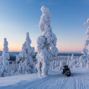 Mit dem Motorschlitten durch die EIswelten Mit dem Motorschlitten durch die EIswelten