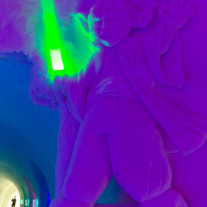 Joda ist auch dabei in der Luvattumaa Ice Gallery