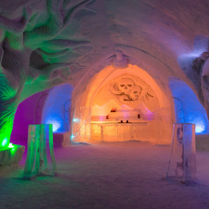 Die Bar in der Luvattumaa Ice Gallery
