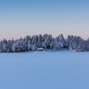 Quer über den zugefrorenen See Quer über den zugefrorenen See