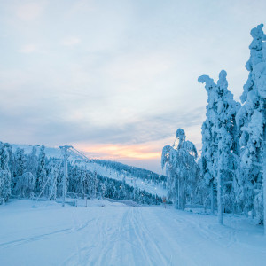 Abfahren in einer mystischen Gegend Abfahren in einer mystischen Gegend