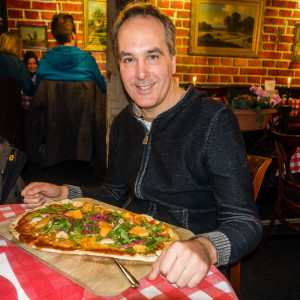 Franky mit seiner leckeren Pizza Franky mit seiner leckeren Pizza