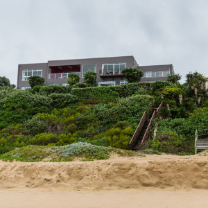 Blick vom Strand auf die Dune Guest Lodge Blick vom Strand auf die Dune Guest Lodge