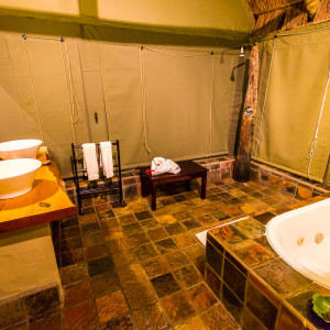 Unser Bad im Bayethe Tented Camp Unser Bad im Bayethe Tented Camp
