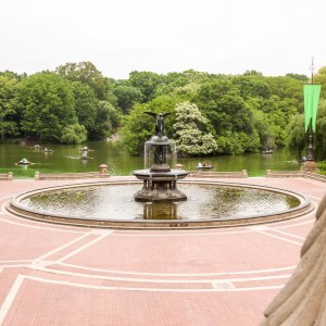 Blick auf den Springbrunnen und “The Lake “ Blick auf den Springbrunnen und "The Lake "
