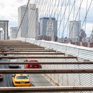 Die untere Fahrspur auf der Brooklyn Bridge Die untere Fahrspur auf der Brooklyn Bridge