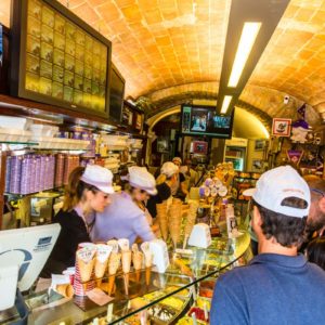 In unserer Lieblings-Eisdiele In unserer Lieblings-Eisdiele