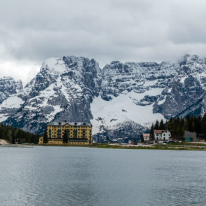 Der Misurina See mit dem Grand Hotel