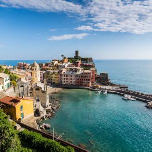 Blick auf Vernazza vom Küstenwanderweg aus