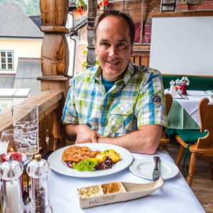 Franky mit seinem Schnitzel Franky mit seinem Schnitzel