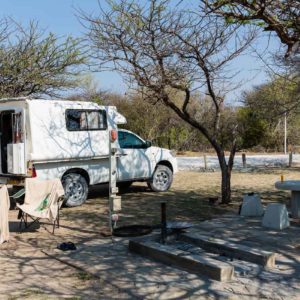 Unser Stellplatz im Namutoni Camp